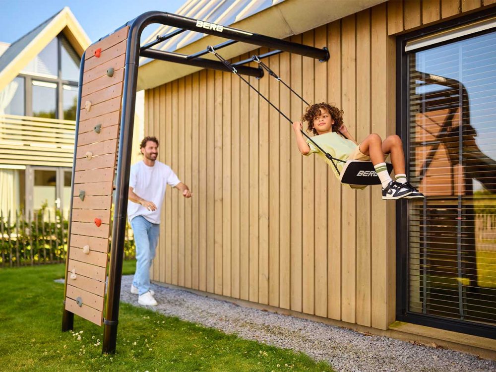 ⁦PlayBase Wall באורך 2.4 מטר כולל קיר טיפוס מונקי בר טרפז וזוג טבעות של חברת Berg מהולנד⁩ – תמונה ⁦6⁩