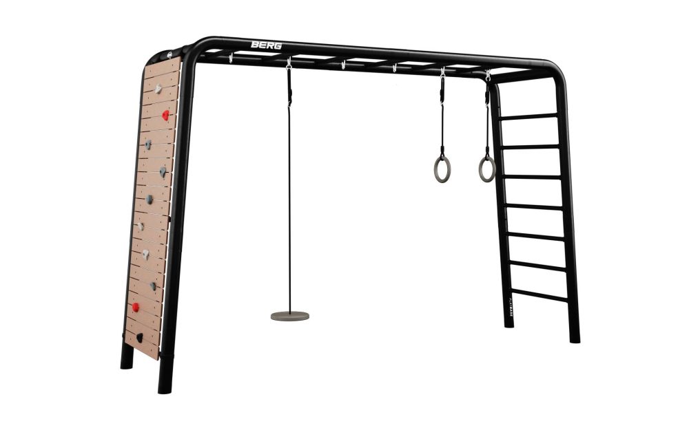PlayBase באורך 4.7 מטר כולל קיר טיפוס מונקי בר סולם טיפוס טרפז וזוג טבעות של חברת Berg מהולנד