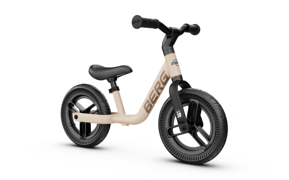אופני איזון דגם MOOV 10 כולל גלגלי גומי דחוס EVA של חברת BERG מהולנד בצבע Sand Beige